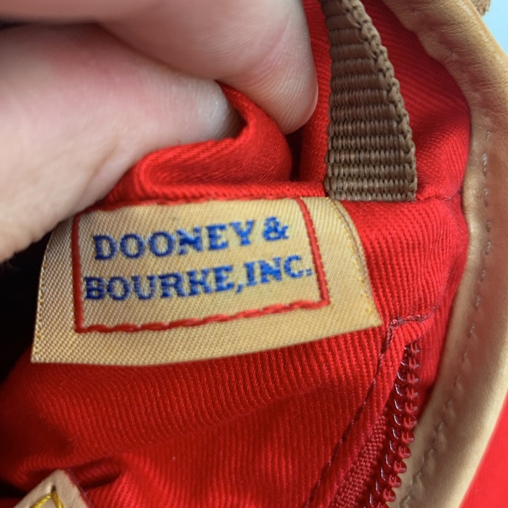Dooney & Bourke Creme Patent Leather Flap Pleated Crossbody bag Red Lined - Picture 10 of 16